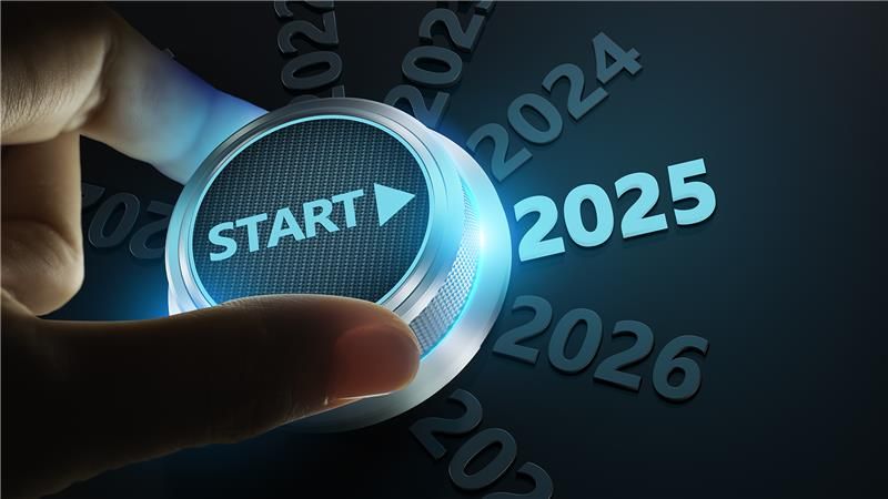 Fingers on dial that says Start pointed at 2025 symbolizing IT skills for 2025